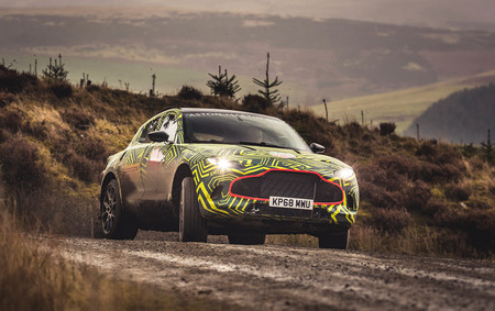 Confirmado: Aston Martin DBX será el nombre del primer SUV de la marca y ya se deja ver camuflado