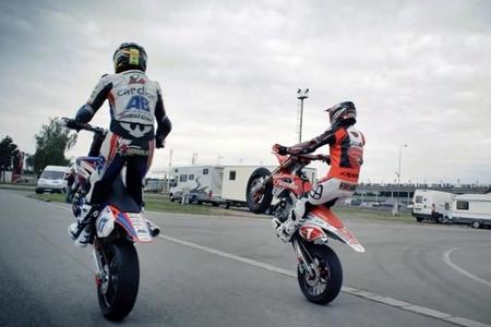 Karel Abraham le enseña Brno a Sylvain Bidart