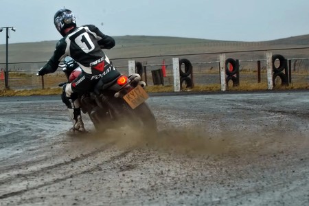 ¡Ni las caídas ni el mal tiempo pueden con Fogarty! "King Carl" ya está dando gas de nuevo