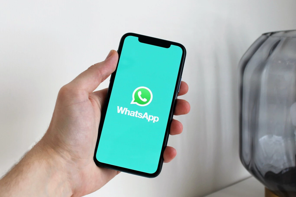 Ya puedes compartir por WhatsApp la pantalla de tu iPhone: así se hace paso a paso Ya puedes compartir por WhatsApp la pantalla de tu iPhone: así se hace paso a paso