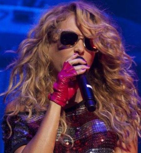 Paulina Rubio pasa de Colate todo lo que puede y más...