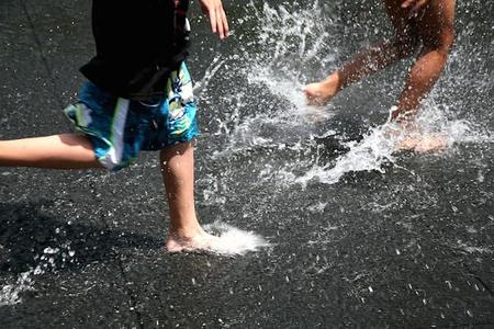Consejos para prevenir las infecciones por hongos o virus en los pies de tus hijos