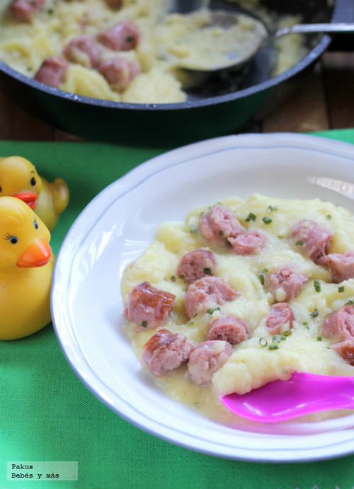 Salchichas frescas en puré. Receta para niños