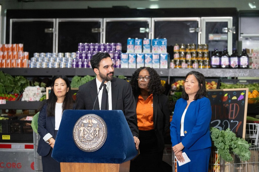 Supermercados públicos con precios "low cost": la idea que Mamdani está impulsando en Nueva York y Barcelona quiere importar