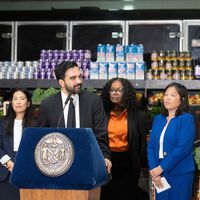 Supermercados públicos con precios "low cost": la idea que Mamdani está impulsando en Nueva York y Barcelona quiere importar