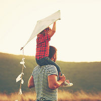 Jugar con tus hijos, el mejor regalo de Navidad: siete razones por las que los niños necesitan jugar con sus padres