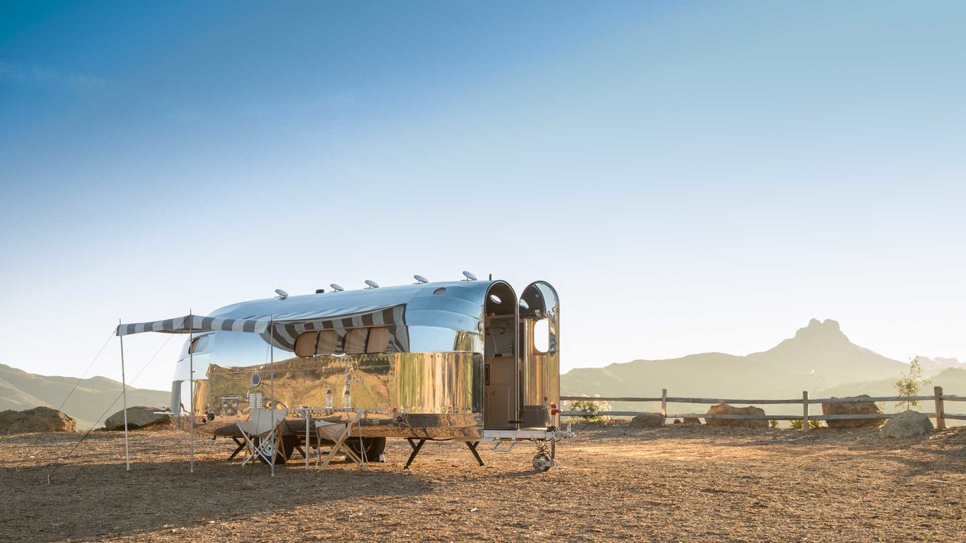 Esta caravana se llama Bowlus Endless Highways y tras su estilo retro