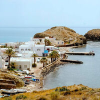 Entre roca volcánica y playas de arena fina, el pueblo más bonito de Almería parece detenido en el tiempo. Es perfecto para perderse en camper