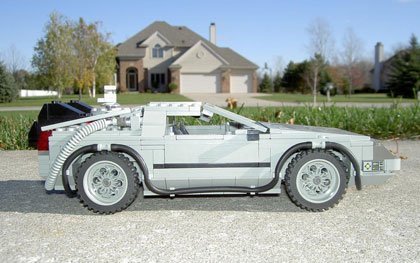 DeLorean con piezas de Lego