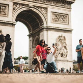 Europa se prepara para recibir una nueva invasión china: son turistas, tienen dinero y no quieren saber nada de Estados Unidos
