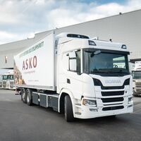 Scania va a lanzar un camión eléctrico pesado de larga distancia que promete 4,5 horas de autonomía y recargas en 45 minutos