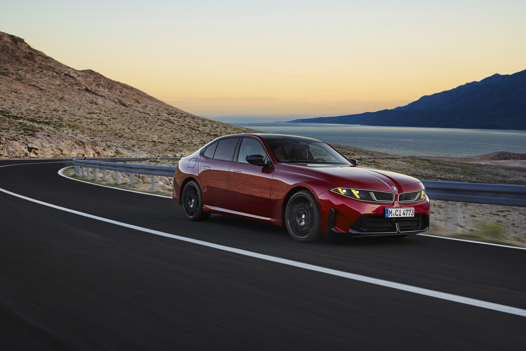 Новый BMW 3 серии: легендарный автомобиль меняется и остаётся верен бензину