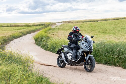Probamos el nuevo Honda X-ADV: el SUV de las motos tiene 57 CV, carácter offroad y funciona como un scooter