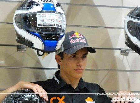 Marc Márquez con Shoei