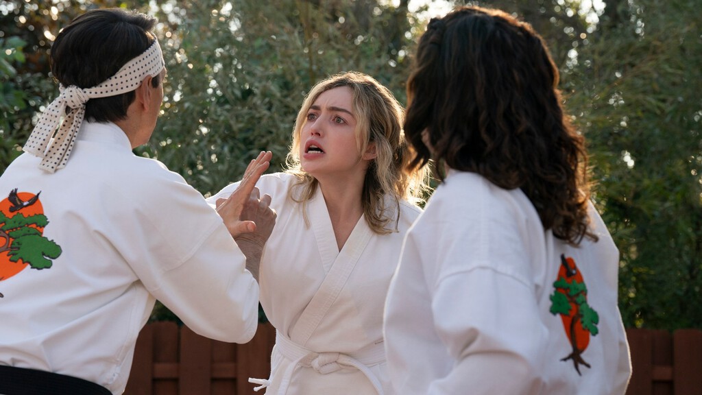 El fracaso de Netflix con la temporada 6 y final de 'Cobra Kai'. La estrategia de lanzamiento se vuelve en su contra y la serie sufre un gran bajón en audiencias 