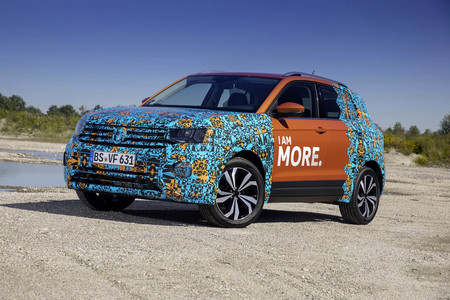 El Volkswagen T-Cross estrena 29 fotos y un puñado de detalles