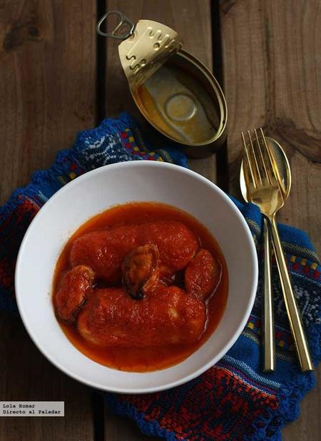 Lomos de merluza con tomate y mejillones en escabeche. Receta