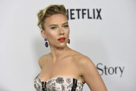 Scarlett Johansson vuelve a demostrar que a Louis Vuitton no se le suelen dar muy bien las alfombras rojas