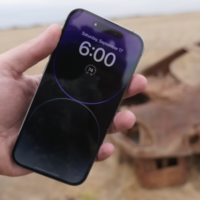 El iPhone 14 te puede salvar la vida: youtubers lo ponen a prueba y chocan autos a propósito