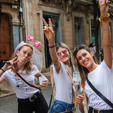 Valencia está harta de las despedidas de soltero. La solución pasa por multar a quien lleve "complementos que representen los genitales del ser humano"