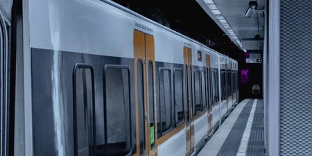 今後、私の記事のいくつかはこれらの電車と MacBook から書かれ、公開されることになります。