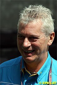 Pat Symonds critica la estrategia de Honda