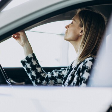 Aldi acabar de lanzar por tiempo limitado la baliza obligatoria para el coche: el pack incluye unas gafas de visión nocturna de regalo