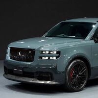Toyota sigue sin verle futuro al coche eléctrico, mientras su presidente se hace un super SUV deportivo único, imponente y caro como un Rolls-Royce