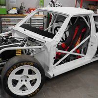 El jefe de Audi lo reventó con una excavadora, pero la magia del tuning está resucitando al prototipo olvidado que habría mejorado y mucho al Audi Quattro