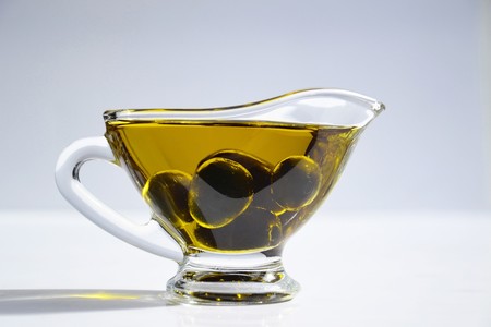 Cinco formas de usar el aceite de oliva fuera de la cocina
