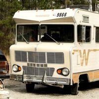 La buena noticia es que subastan la mítica autocaravana de 'The Walking Dead'. La mala es que no podrás salvarte del apocalipsis conduciéndola  