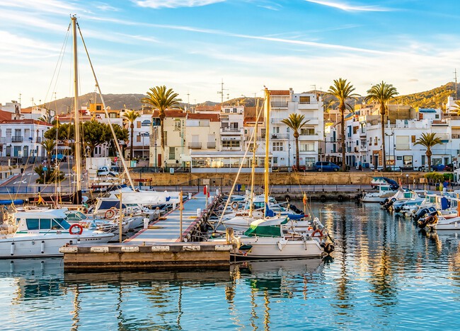 Pueblo Encantador Tarragona Eclipse Solar Montana Mar Tranquilo Sin Turistas Buena Comida Barato