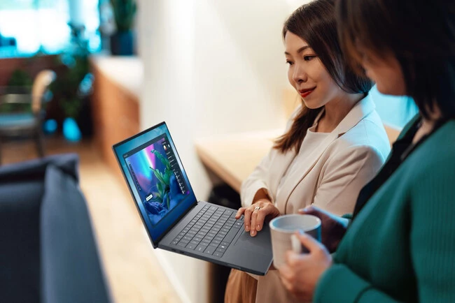 Dell Pro Max 14 Premium Lifestyl