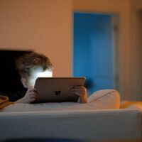 Los más peques también han dejado de ver la tele. El consumo de programación infantil palidece frente al streaming