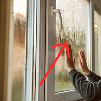 Por qué tus ventanas "sudan" cuando hace frío y cuatro trucos para solucionarlo 
