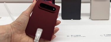 Probamos los dos móviles más 'Top' de Xiaomi del momento: cómo de cómoda es la mini-pantalla del Xiaomi 18 Pro y cómo se maneja el Xiaomi 18 Fold a una mano