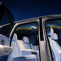 Un niño de 4 años soñaba con mirar las estrellas desde su coche y Rolls-Royce convirtió un Cullinan de medio millón en su galaxia particular 