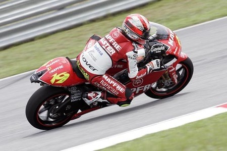 Álvaro Bautista vence y Marco Simoncelli se proclama Campeón del Mundo de 250 c.c