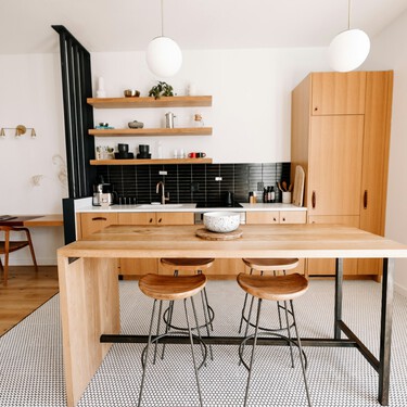 Despejamos y ordenamos las encimeras de las cocinas pequeñas con estos accesorios sencillos pero muy funcionales