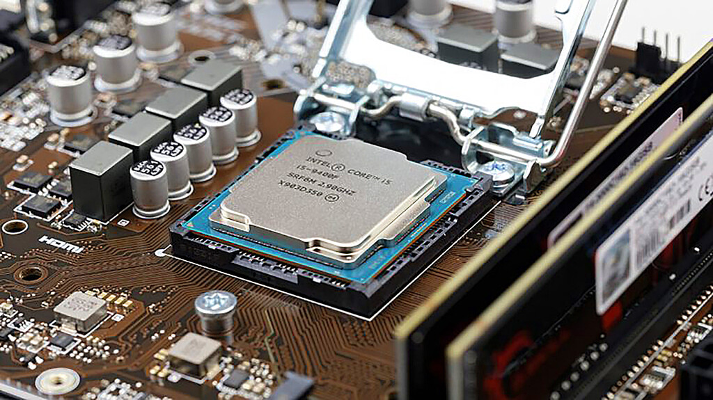 Un jugador compra una placa base y, sorprendentemente, encuentra dos SSD. En lugar de quedárselos, hace exactamente lo que todos deberíamos hacer . Noticias en tiempo real