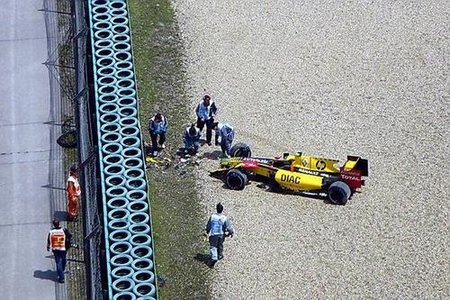 Accidente sin consecuencias de Vitaly Petrov en los libres 3 del GP de China 2010