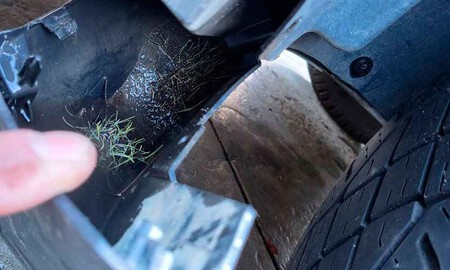 Tesla Cybertruck cesped