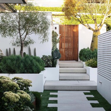 Adiós al césped artificial de toda la vida: estos son los cinco materiales que arrasan en terrazas y jardines este verano
