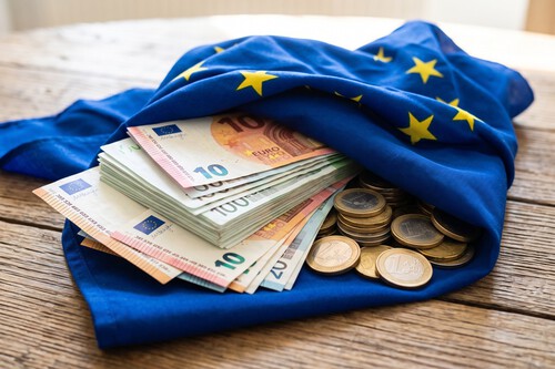 La Unión Europa cambia las normas en 2027 para los pagos en efectivo: así afectará a España 