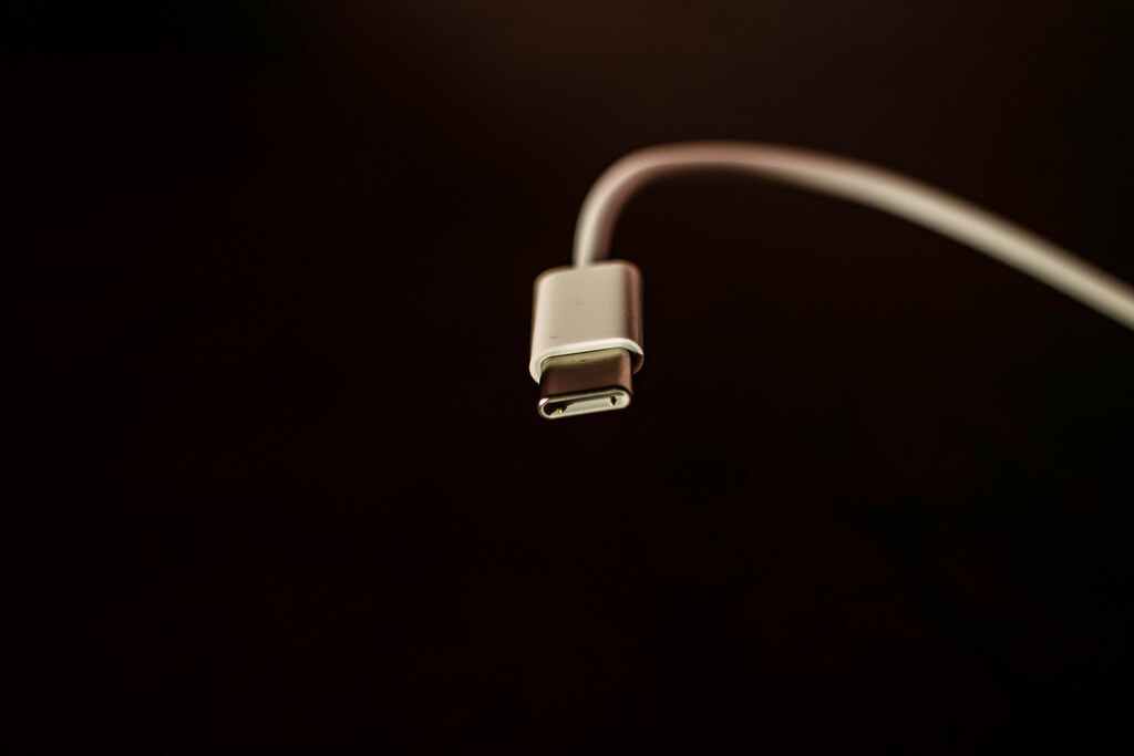 Cuidado con los cables USB-C baratos: pueden ser el arma preferida de los hackers, según este estudio 