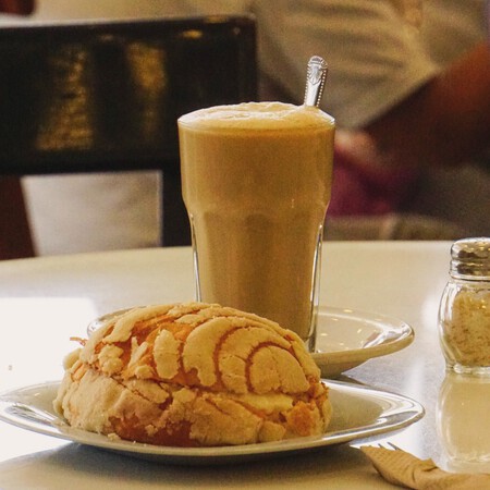 Salma Hayek llevó a Angelina Jolie al Gran Café de la Parroquia: cuánto cuesta comer en este restaurante de Veracruz