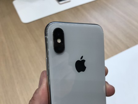 El reto de Apple para el iPhone de 2018 podría ser el marco metálico lateral