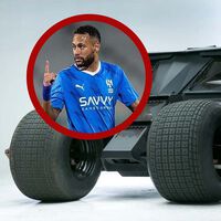 Da igual lo buenos que hayan sido los Reyes Magos contigo, con el futbolista Neymar se han portado mejor: le han traído un Batmóvil 