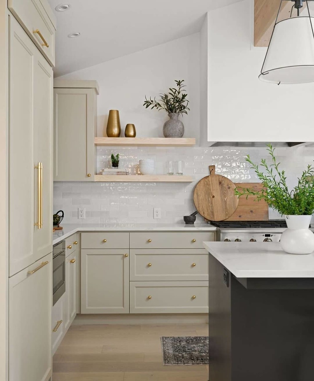 ¿A favor o en contra? Las baldas en la cocina que sustituyen (cada vez