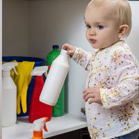 Qué hacer (y qué no hacer) si el niño ingiere detergente, lejía o algún otro producto de limpieza